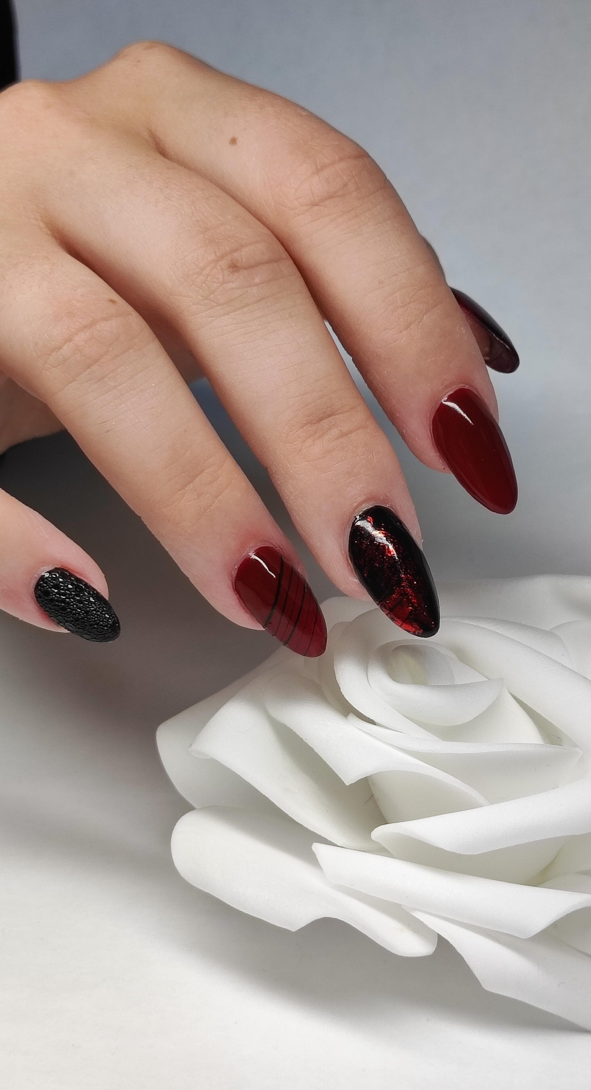 Beispiel für Gelmodellage und Nail Art aus der Nageldesign Schulung bei DOLLSBEAUTY Academy in Hagen
